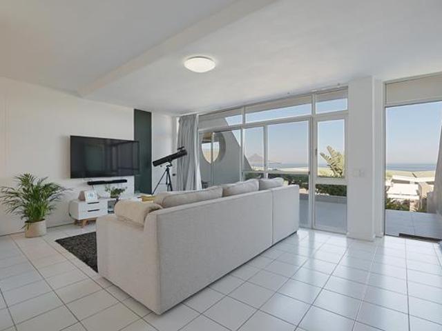 2 Bedroom Apartment in Table View