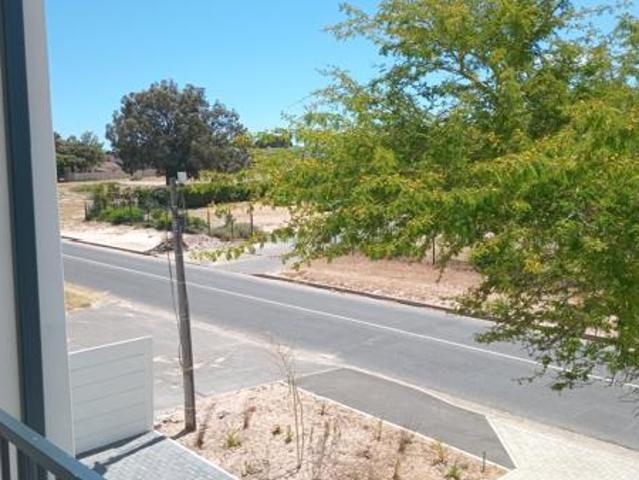 2 Bedroom Apartment in Table View