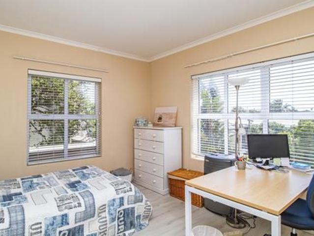 2 Bedroom Apartment in Table View