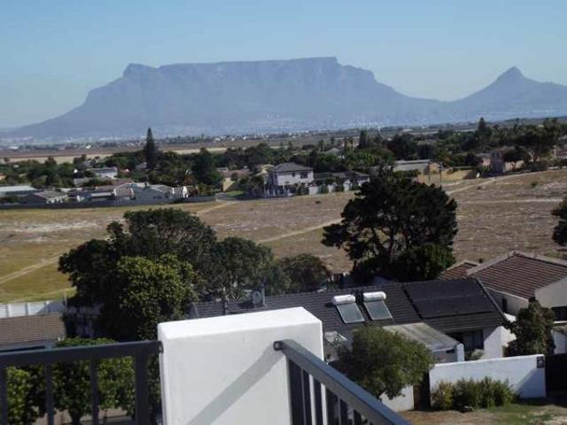 2 Bedroom Apartment in Table View