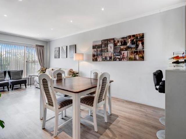 2 Bedroom Apartment in Table View