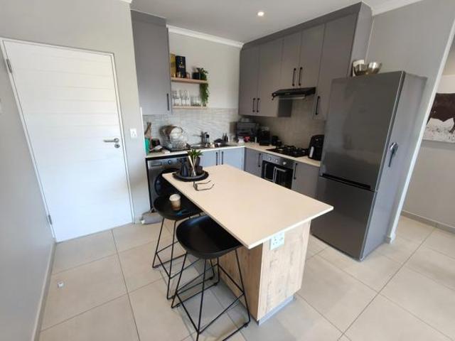 2 Bedroom Apartment in Table View