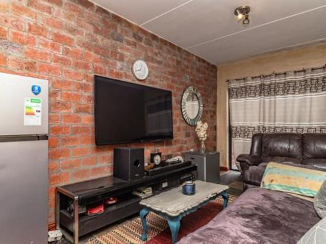 2 Bedroom Apartment in Table View