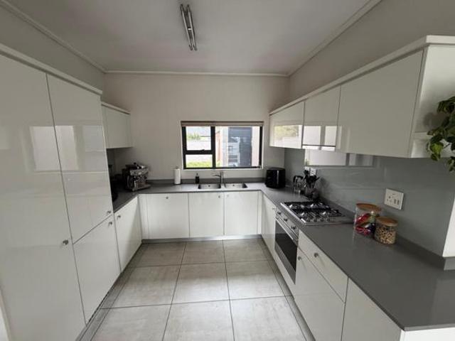 2 Bedroom Apartment in The Polofields