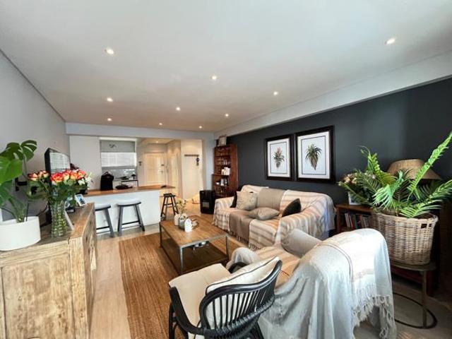 2 Bedroom Apartment in Three Anchor Bay
