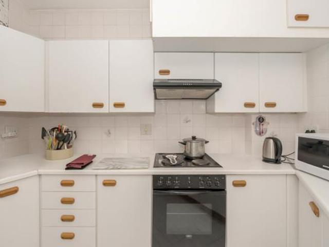 2 Bedroom Apartment in Three Anchor Bay