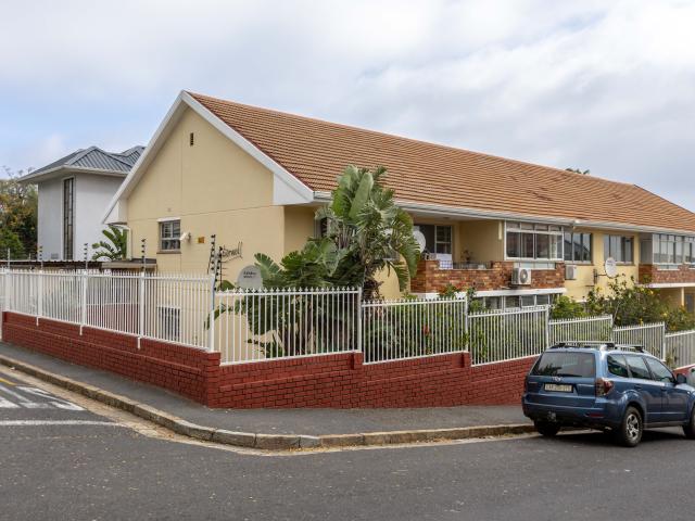 2 Bedroom Apartment in Three Anchor Bay