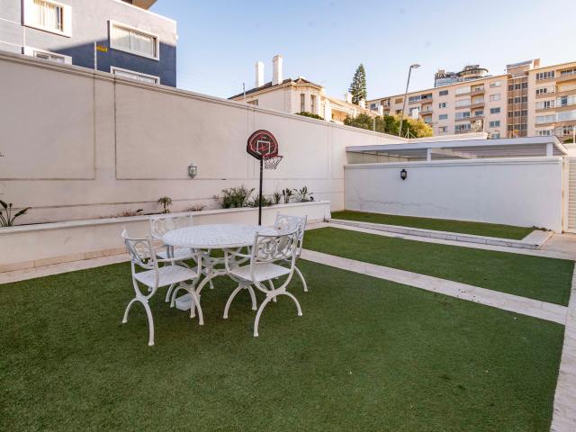 2 Bedroom Apartment in Three Anchor Bay