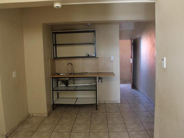 2 Bedroom Apartment in Troyeville