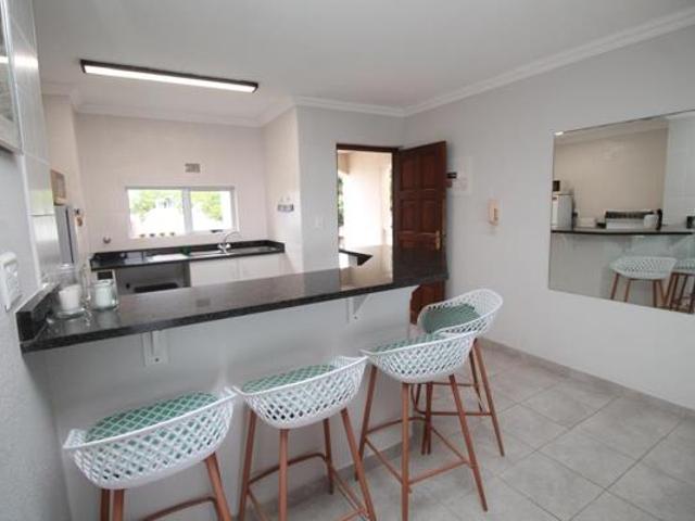 2 Bedroom Apartment in Uvongo