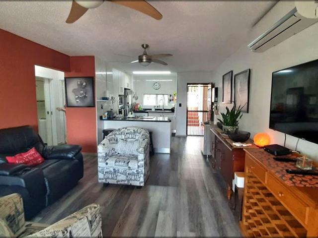 2 Bedroom Apartment in Uvongo