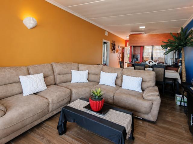 2 Bedroom Apartment in Uvongo