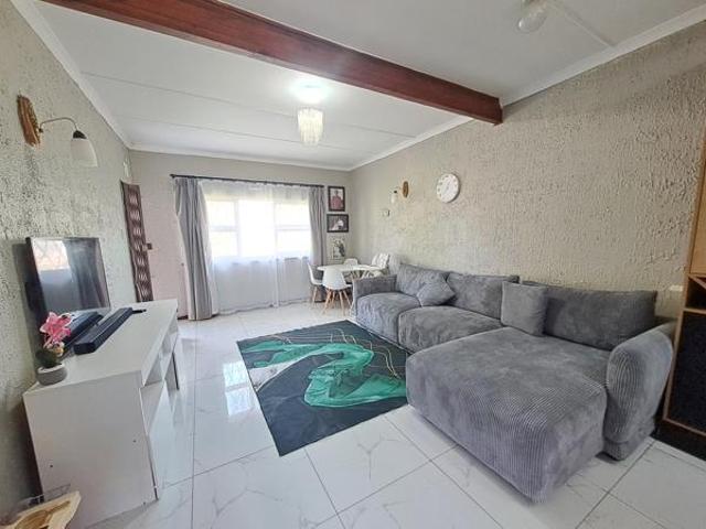 2 Bedroom Apartment in Uvongo