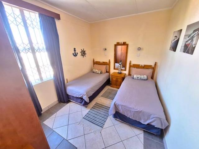2 Bedroom Apartment in Uvongo Beach