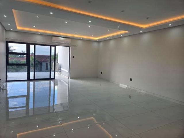 2 Bedroom Apartment in Umhlanga Rocks