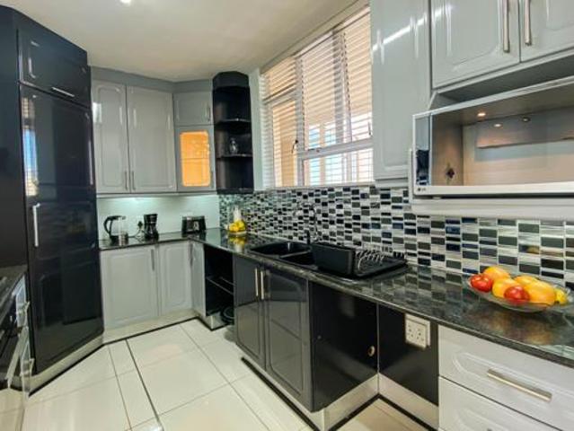 2 Bedroom Apartment in Umhlanga Rocks