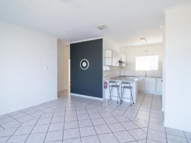 2 Bedroom Apartment in Van Riebeeckstrand