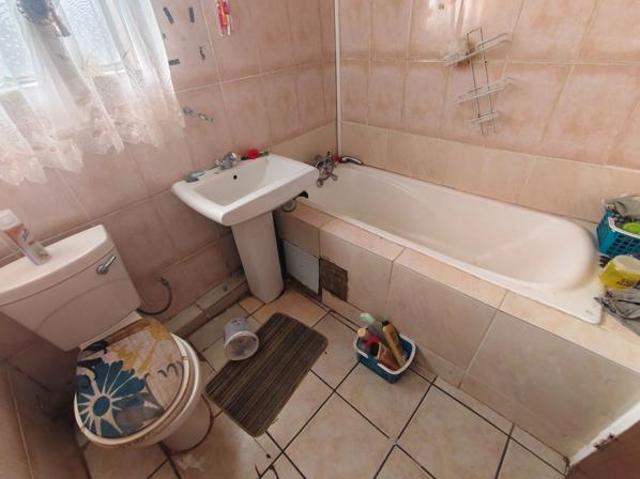 2 Bedroom Apartment in Vanderbijlpark CW2