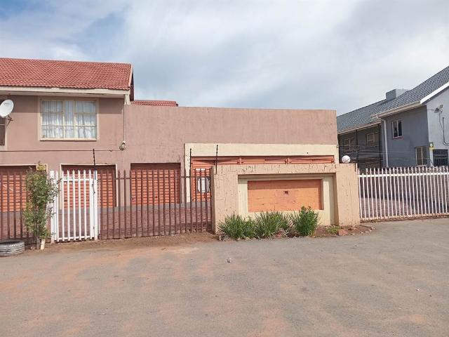 2 Bedroom Apartment in Vanderbijlpark CE