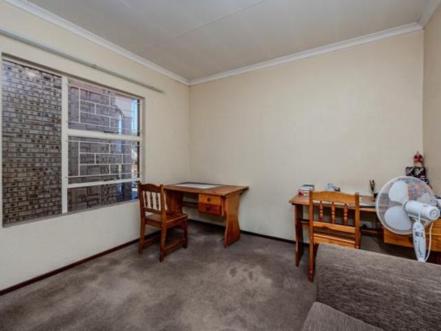 2 Bedroom Apartment in Vanderbijlpark SE2