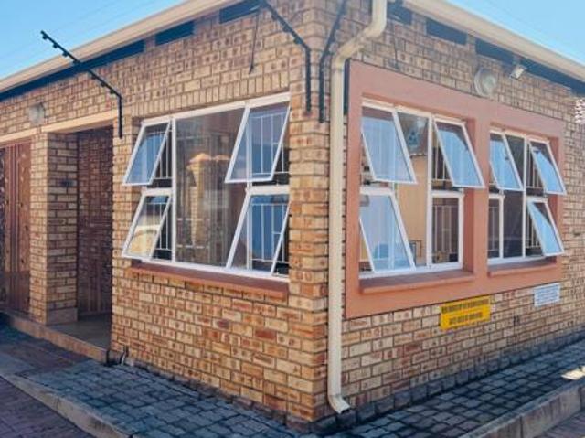 2 Bedroom Apartment in Vanderbijlpark SE