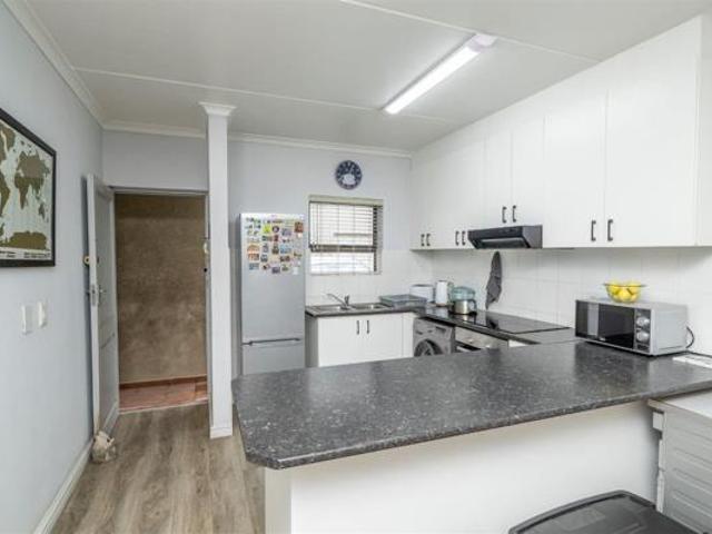 2 Bedroom Apartment in Vredekloof East