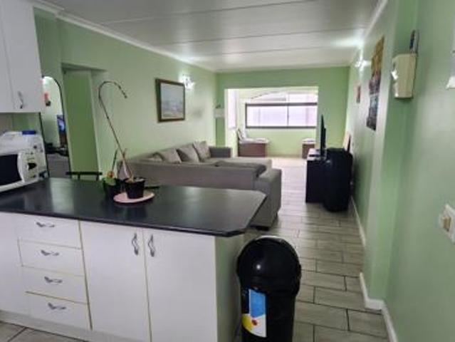 2 Bedroom Apartment in Vredekloof East