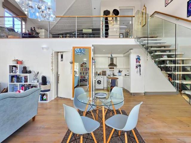2 Bedroom Apartment in Vredehoek