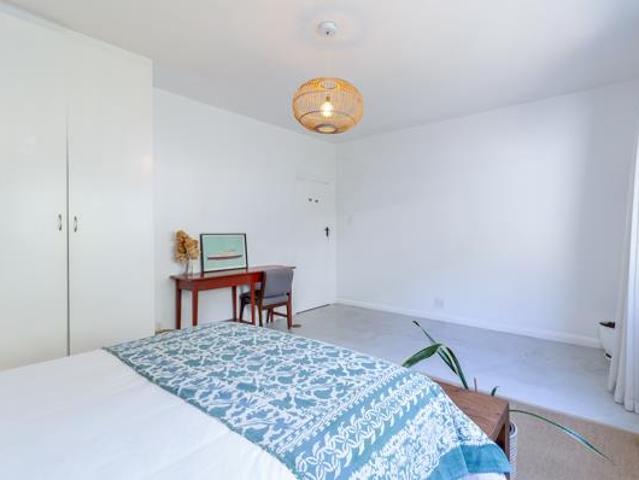 2 Bedroom Apartment in Vredehoek