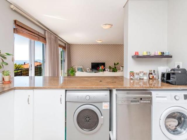 2 Bedroom Apartment in Vredehoek