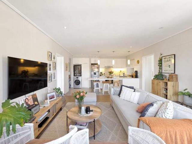 2 Bedroom Apartment in Vredehoek