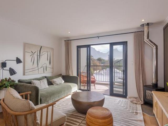 2 Bedroom Apartment in Wynberg