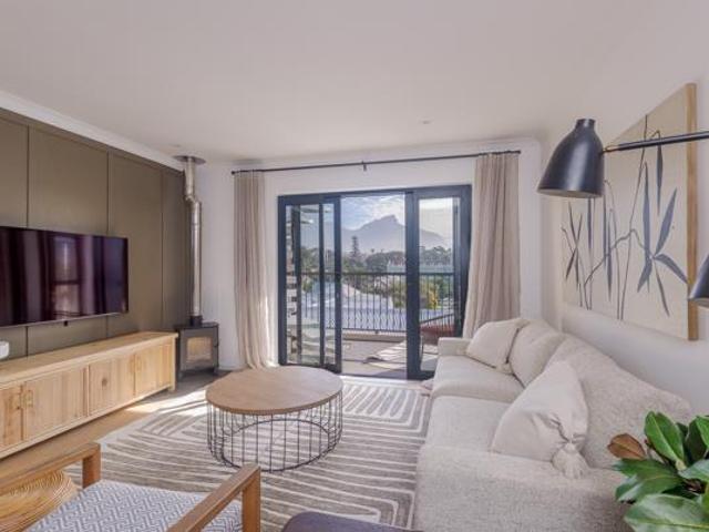 2 Bedroom Apartment in Wynberg