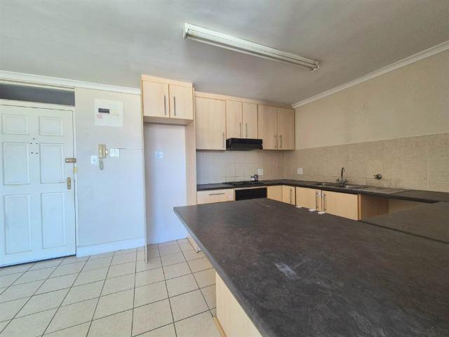 2 Bedroom Flat in Wynberg