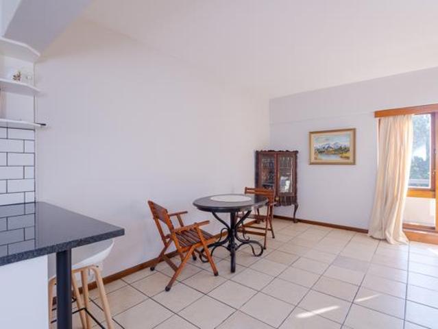 2 Bedroom Apartment in Wynberg