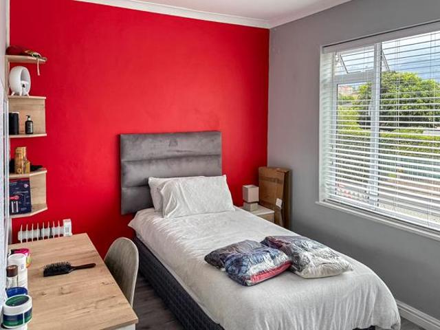 2 Bedroom Apartment in Wynberg Upper