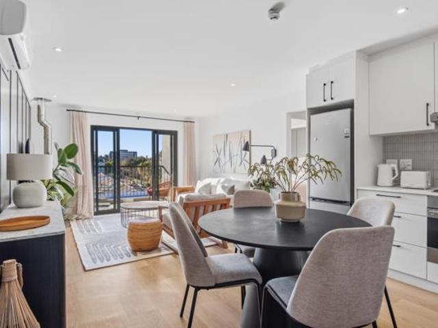 2 Bedroom Apartment in Wynberg Upper