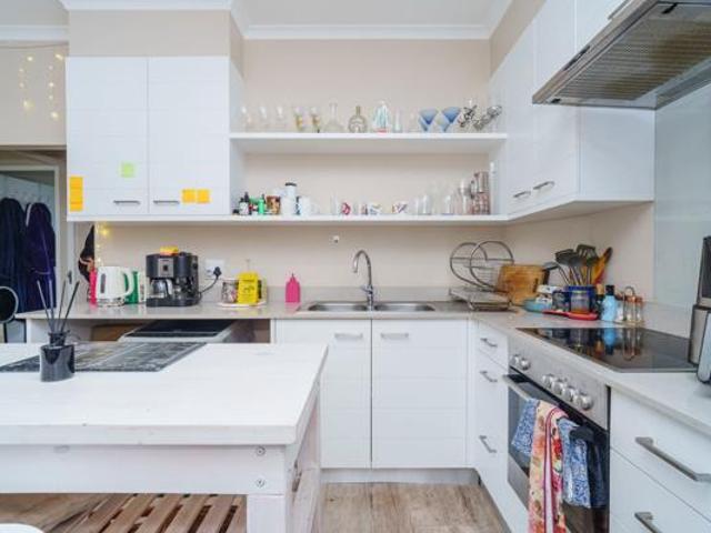 2 Bedroom Apartment in Wynberg Upper