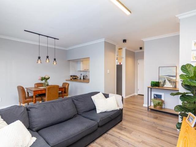 2 Bedroom Apartment in Wynberg Upper