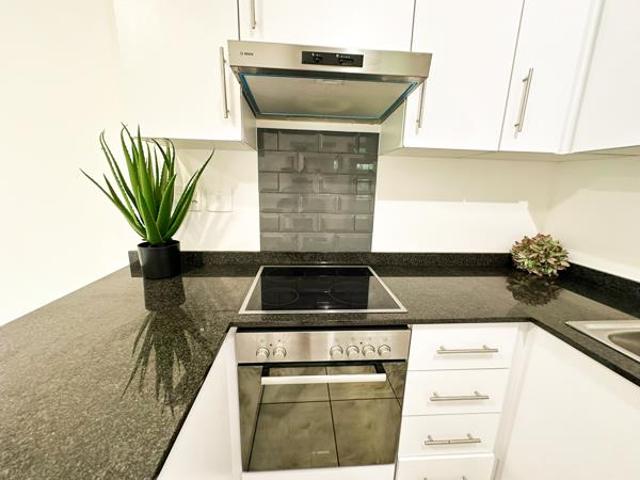 2 Bedroom Apartment in Waterfall