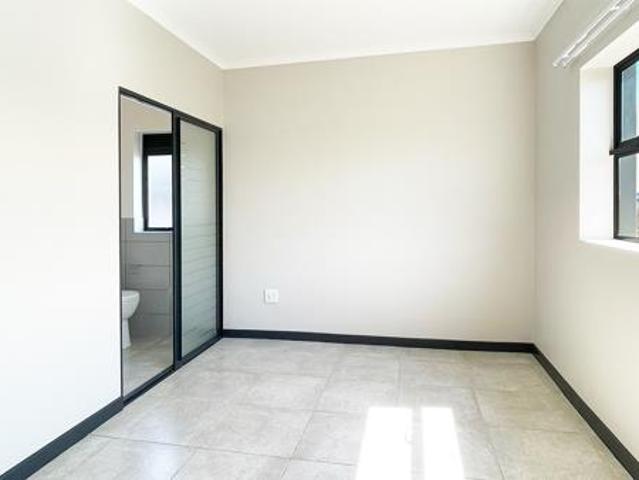 2 Bedroom Apartment in Waterfall