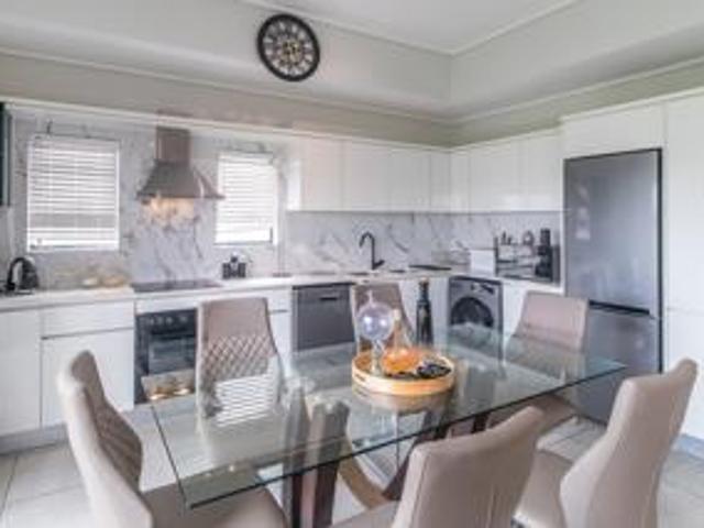 2 Bedroom Apartment in Waterfall