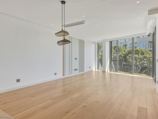 2 Bedroom Apartment in Waterfront