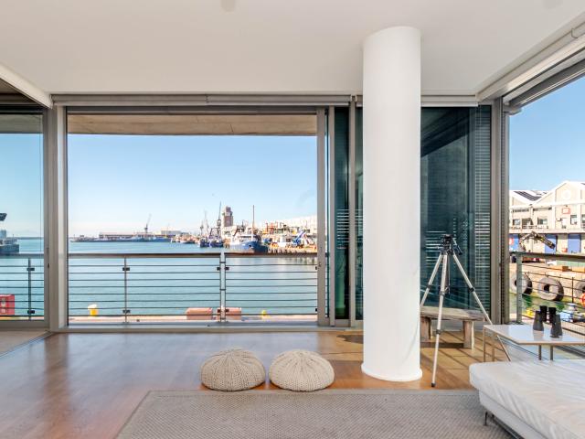 2 Bedroom Apartment in Waterfront