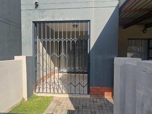 2 Bedroom Apartment in Waterkloof East