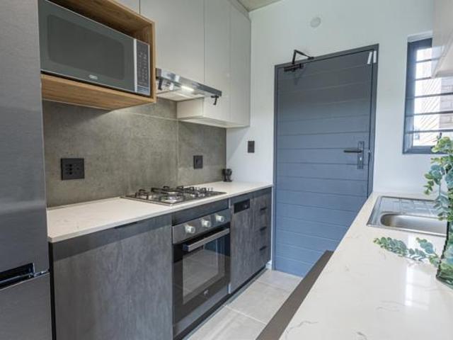 2 Bedroom Apartment in Waterkloof Ridge