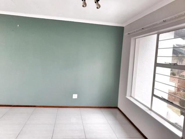 2 Bedroom Apartment in Weltevreden Park