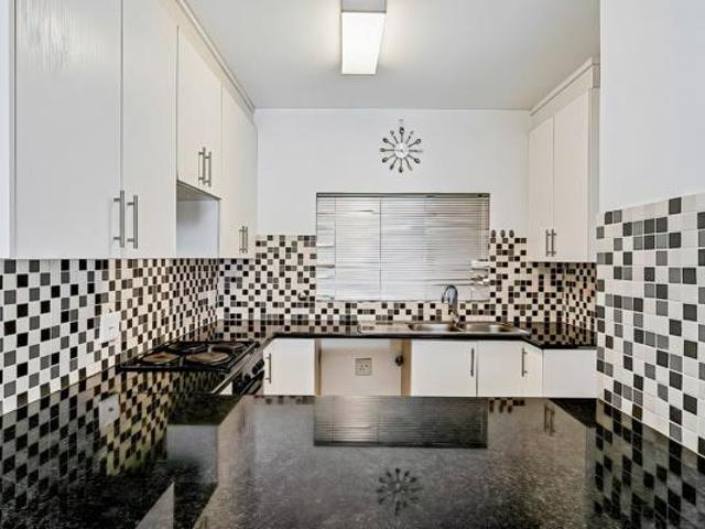 2 Bedroom Apartment in Weltevreden Park