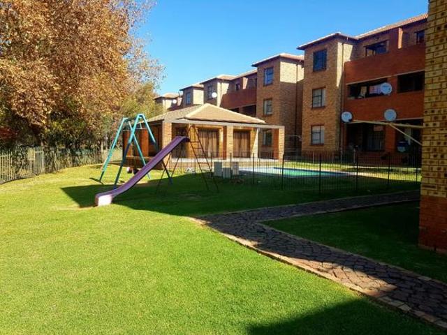 2 Bedroom Apartment in Weltevreden Park
