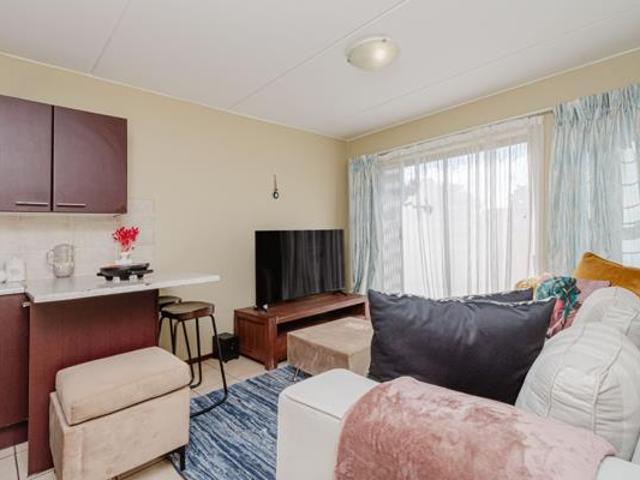 2 Bedroom Apartment in Weltevreden Park